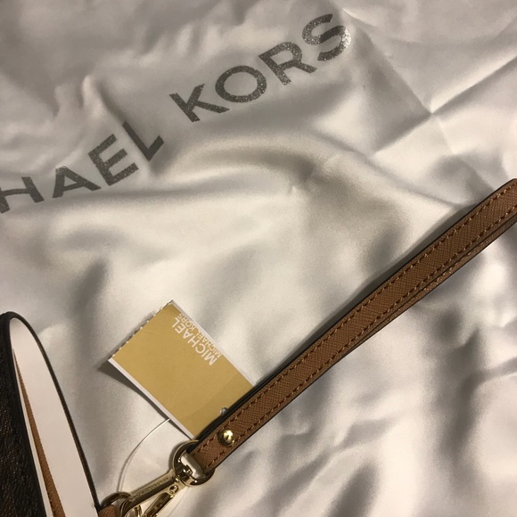 Beautiful NWT MK double zip wallet - Picture 3 of 4